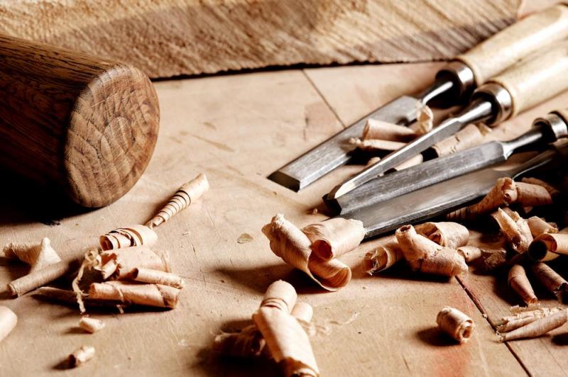 Pose de volets en bois, les &eacute;tapes cl&eacute;s pour r&eacute;ussir