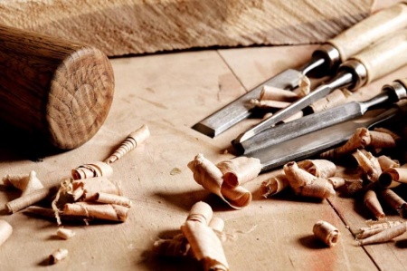Pose de volets en bois, les &eacute;tapes cl&eacute;s pour r&eacute;ussir